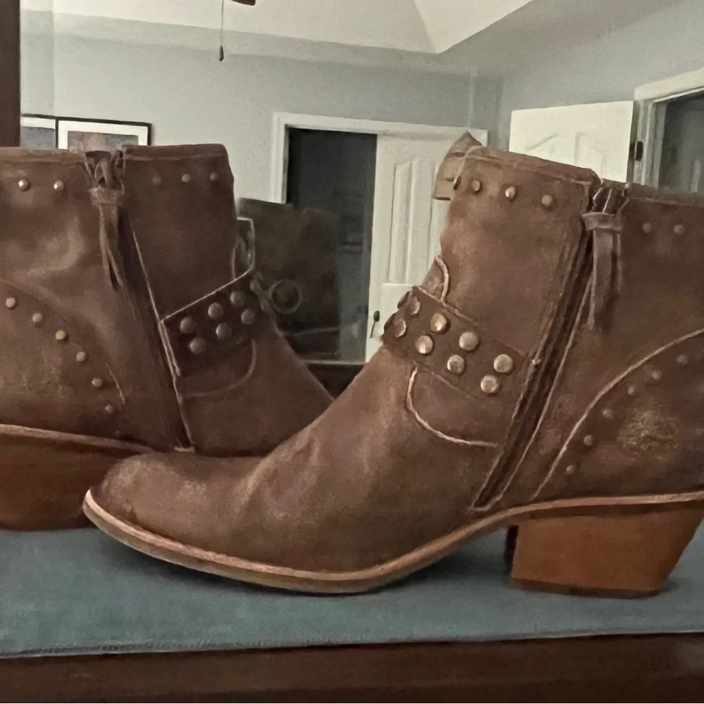 SOFFT Women’s Distressed Leather Boots Size 7.5 - Picture 2 of 9